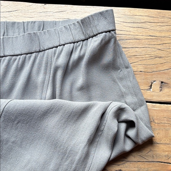 Eileen Fisher Light Gray Silk Crepe Trousers - Picture 3 of 8